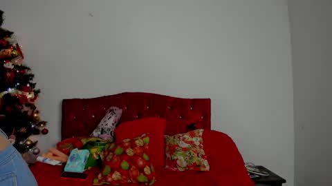 Snapshot of sexylaurita4u chatting on January 8, 12:05 pm laura online show from January 8, 12:05 pm