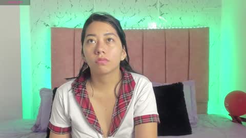 Snapshot of sexylaurita4u chatting on September 11, 12:27 pm laura online show from September 11, 12:27 pm