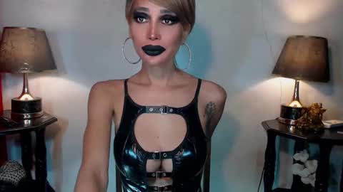 Queen Sofia online show from May 28, 2:31 am
