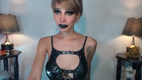 Queen Sofia online show from May 10, 1:51 am