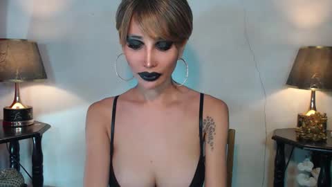 Queen Sofia online show from May 5, 4:15 am
