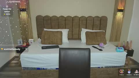 R A C H E L online show from October 7, 12:20 pm