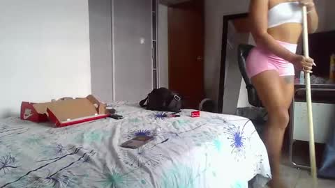 Snapshot of sexyskin8_xxx chatting on March 12, 8:52 pm sexyskin8_xxx online show from March 12, 8:52 pm