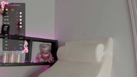 Estee online show from March 6, 6:47 pm