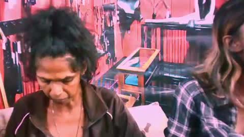 sexyva4u2luv online show from March 12, 5:57 am