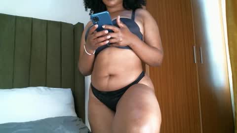 sexyyebonyy7 online show from May 13, 12:00 pm
