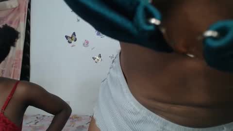 sexyzuriel online show from April 19, 7:05 pm