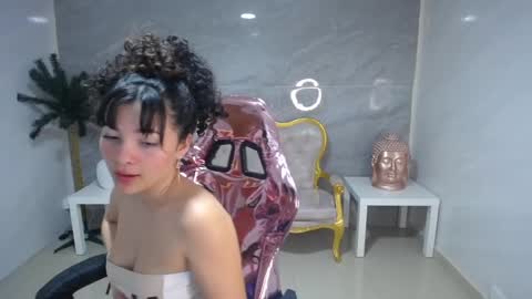 Snapshot of shalon_diaz_sub chatting on February 5, 11:06 pm Shalon online show from February 5, 11:06 pm