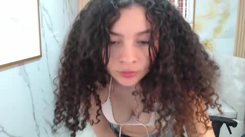 Snapshot of shalon_diaz_sub chatting on January 25, 11:32 pm Shalon online show from January 25, 11:32 pm