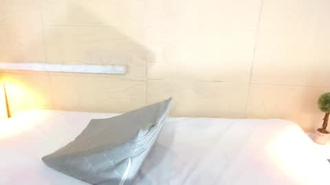 Catalina online show from December 24, 6:39 pm