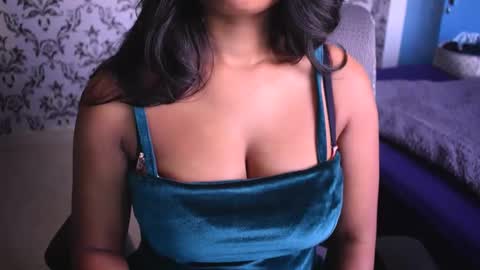 Snapshot of shanaya_indian chatting on December 13, 5:05 am shanaya indian online show from December 13, 5:05 am