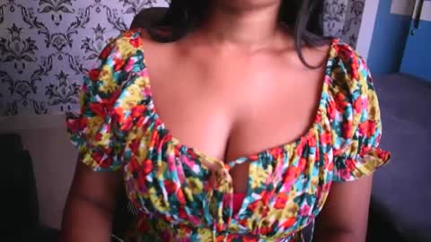 Snapshot of shanaya_indian chatting on January 7, 3:35 am shanaya indian online show from January 7, 3:35 am