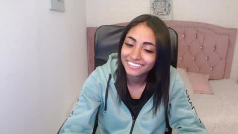 Snapshot of shaneelle chatting on January 10, 3:07 am shanelle online show from January 10, 3:07 am