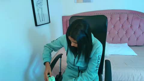 shanelle online show from December 15, 3:01 am