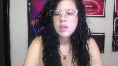 Snapshot of shanellmoore chatting on December 17, 11:49 am Shanell Moore online show from December 17, 11:49 am