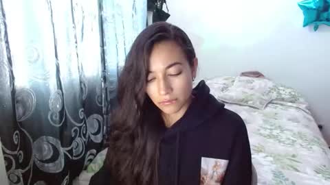 Snapshot of shantal_d01 chatting on September 30, 7:19 pm shantal_d01 online show from September 30, 7:19 pm