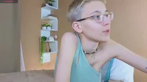 Snapshot of sharli_rose chatting on February 20, 3:30 pm Sharli online show from February 20, 3:30 pm