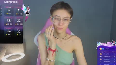 Snapshot of sharli_rose chatting on December 16, 7:00 pm Sharli online show from December 16, 7:00 pm