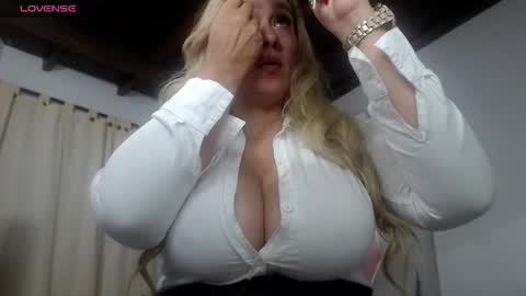 sharlotte_milk24 online show from February 15, 7:11 am