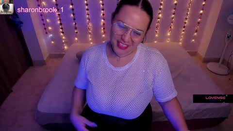 Snapshot of sharon_brook chatting on December 18, 2:53 am sharon_brook online show from December 18, 2:53 am