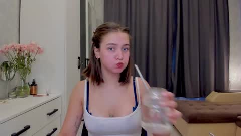 Snapshot of shawty__mariaa chatting on September 14, 11:52 am shawty__mariaa online show from September 14, 11:52 am