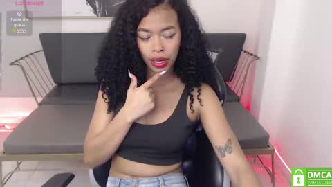 Snapshot of shenna_brunette_ chatting on February 12, 2:11 pm Shenna online show from February 12, 2:11 pm