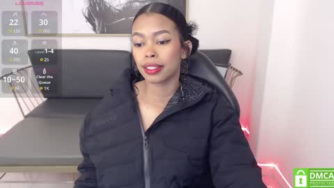 Snapshot of shenna_brunette_ chatting on February 2, 1:08 pm Shenna online show from February 2, 1:08 pm