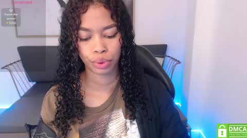 Snapshot of shenna_brunette_ chatting on February 10, 1:01 pm Shenna online show from February 10, 1:01 pm