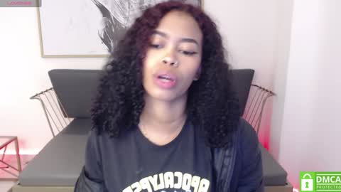 Snapshot of shenna_brunette_ chatting on December 30, 1:03 pm Shenna online show from December 30, 1:03 pm