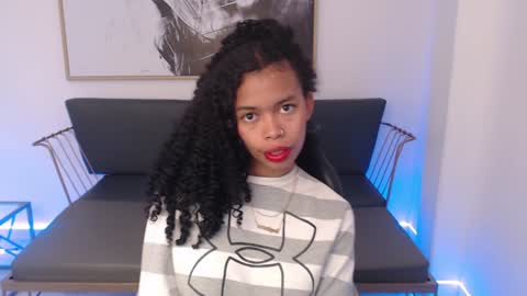 Snapshot of shenna_brunette_ chatting on December 24, 1:17 pm Shenna online show from December 24, 1:17 pm
