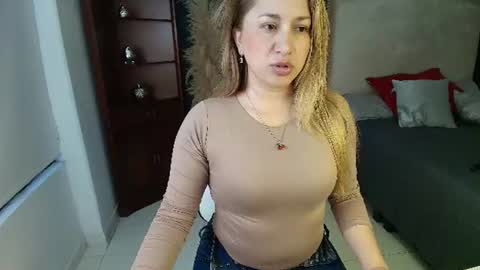 sheryl_jones online show from June 18, 10:53 am