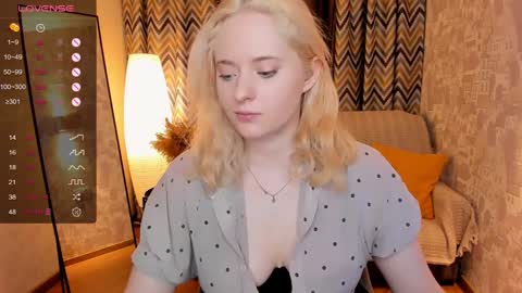 Snapshot of sheslinki chatting on January 31, 6:57 am Hello guys my name is Aemilia online show from January 31, 6:57 am