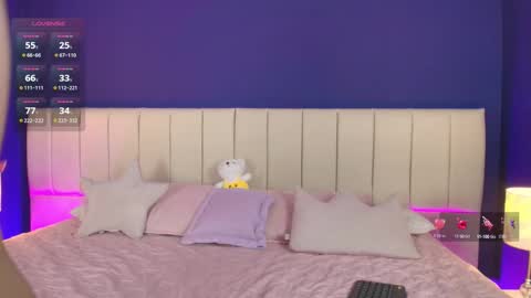 Snapshot of shizuko___ chatting on October 14, 9:17 pm Valentina online show from October 14, 9:17 pm