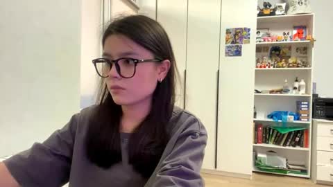 Marie online show from May 3, 3:04 pm