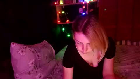 shy_girl80 online show from November 7, 9:42 pm