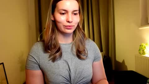 Snapshot of shy_nerd_babyy chatting on February 22, 4:40 am shy_nerd_babyy online show from February 22, 4:40 am