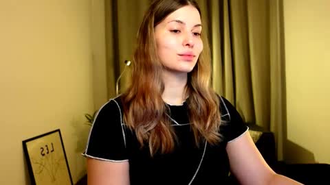Snapshot of shy_nerd_babyy chatting on February 9, 5:29 am shy_nerd_babyy online show from February 9, 5:29 am