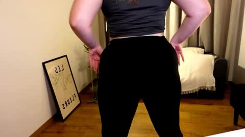 Snapshot of shy_nerd_babyy chatting on February 13, 5:44 pm shy_nerd_babyy online show from February 13, 5:44 pm