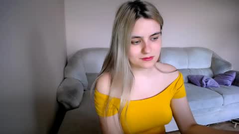 shy_sabrina_ online show from April 29, 12:19 pm
