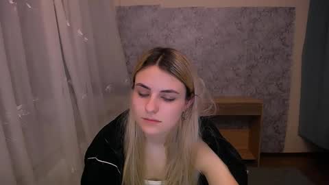 shy_sabrina_ online show from March 11, 12:33 am