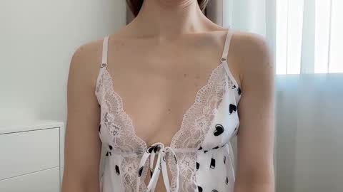 shy_schoolgirl_ online show from March 15, 1:24 pm