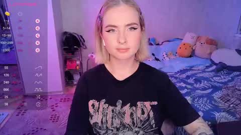 Snapshot of shyfoxxxy chatting on February 18, 6:49 pm Effie online show from February 18, 6:49 pm