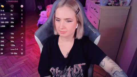 Snapshot of shyfoxxxy chatting on January 14, 5:45 pm Effie online show from January 14, 5:45 pm
