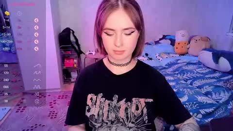 Snapshot of shyfoxxxy chatting on February 19, 2:23 pm Effie online show from February 19, 2:23 pm