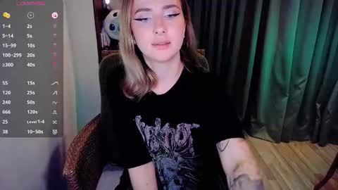 Snapshot of shyfoxxxy chatting on September 11, 3:23 pm Effie online show from September 11, 3:23 pm