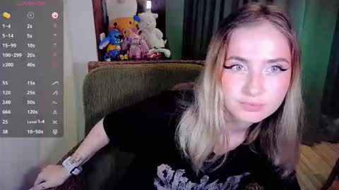 Snapshot of shyfoxxxy chatting on September 25, 12:37 pm Effie online show from September 25, 12:37 pm