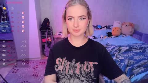 Snapshot of shyfoxxxy chatting on February 5, 1:54 pm Effie online show from February 5, 1:54 pm