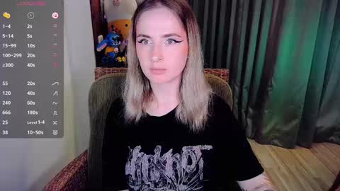 Snapshot of shyfoxxxy chatting on October 1, 5:56 am Effie online show from October 1, 5:56 am