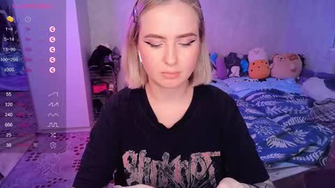 Snapshot of shyfoxxxy chatting on February 10, 10:19 pm Effie online show from February 10, 10:19 pm