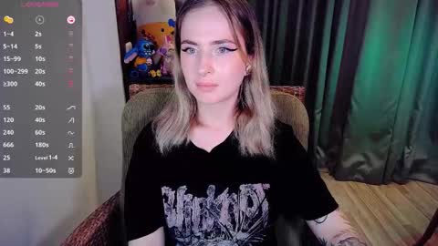 Snapshot of shyfoxxxy chatting on October 4, 7:03 am Effie online show from October 4, 7:03 am